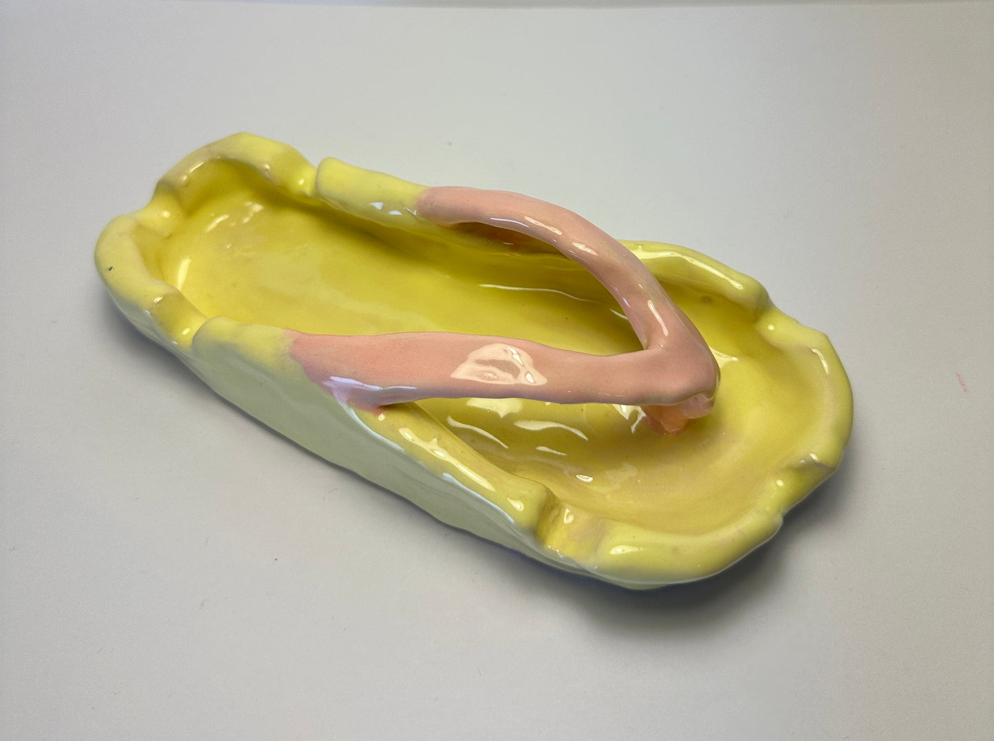 Flip flop ashtray