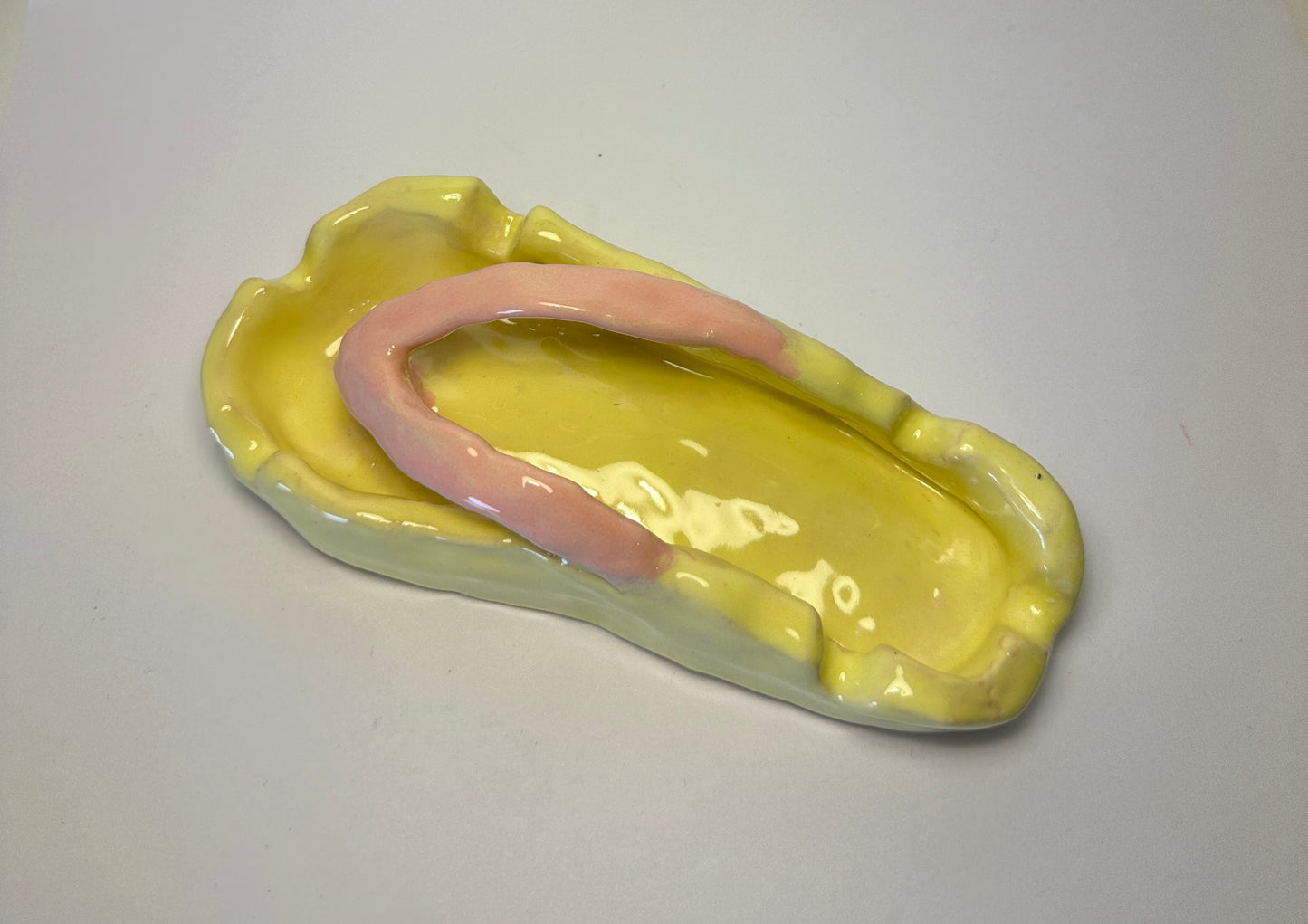 Flip flop ashtray