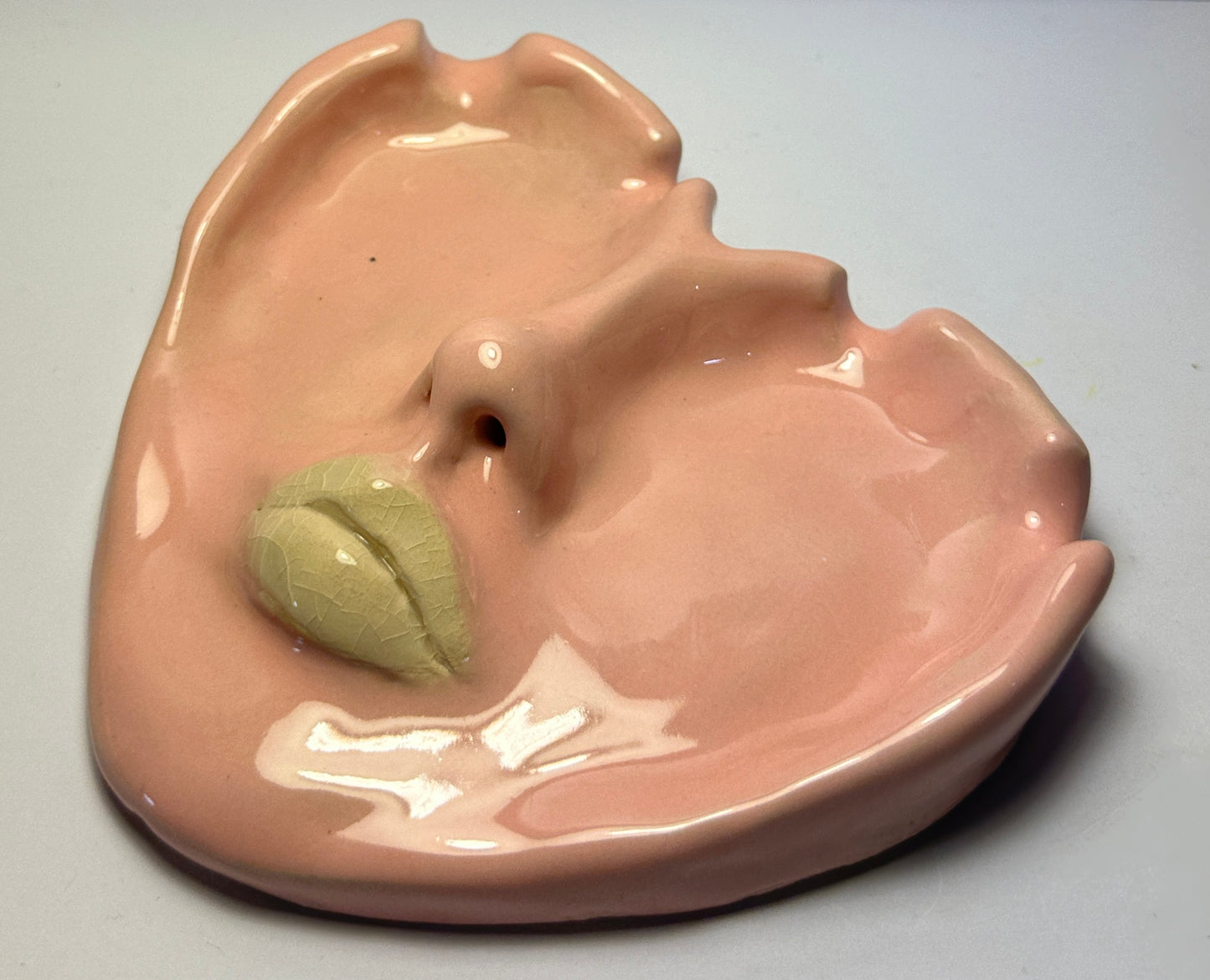 Pink ashtray heart face