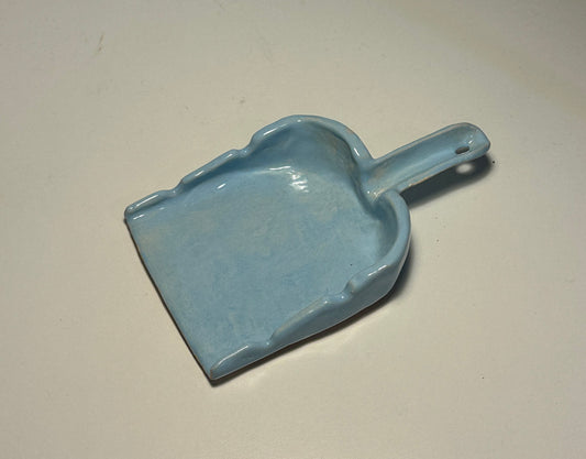 Dust pan ashtray