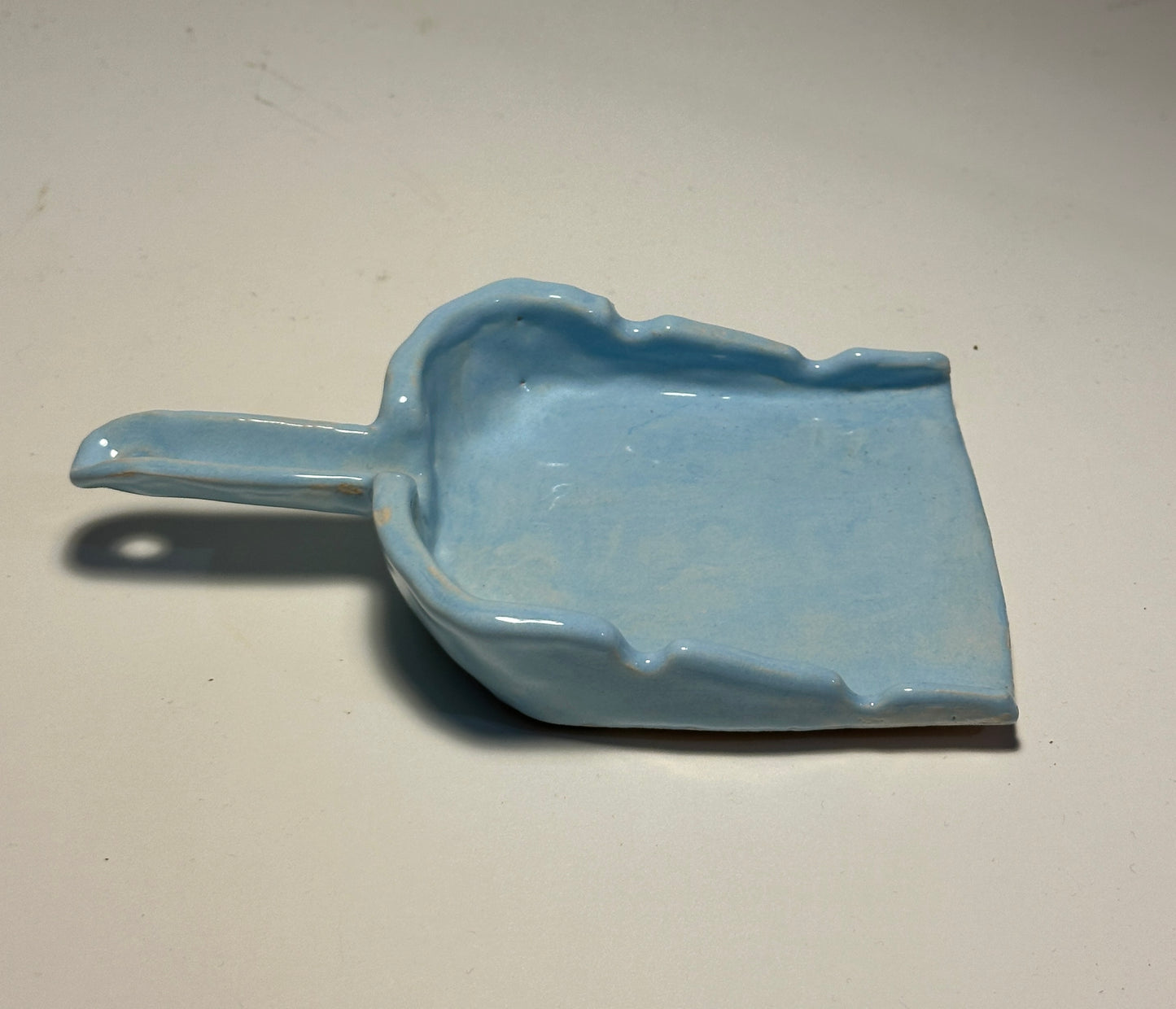 Dust pan ashtray