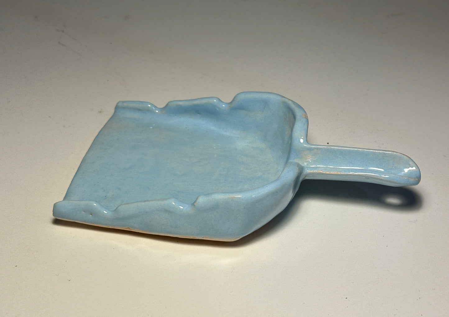 Dust pan ashtray