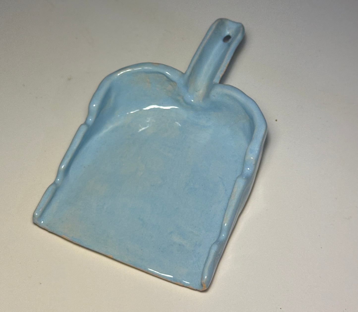 Dust pan ashtray