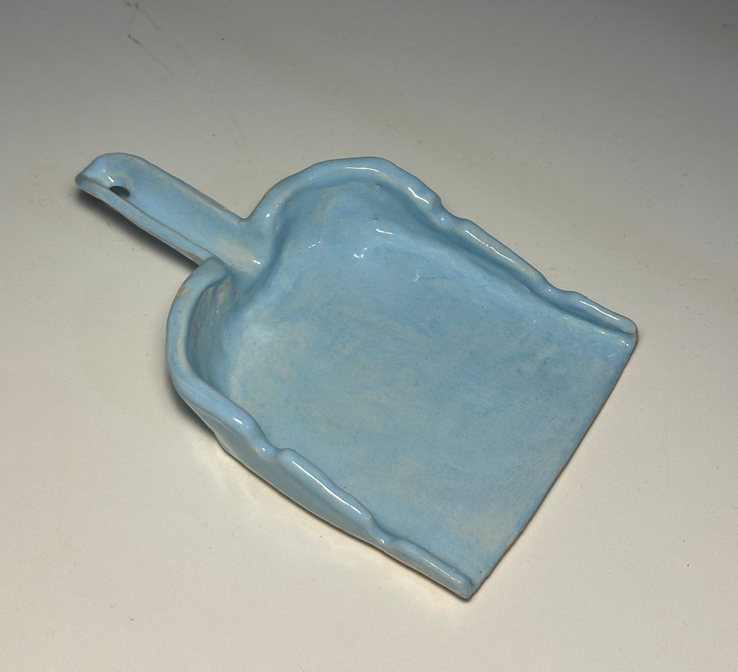 Dust pan ashtray