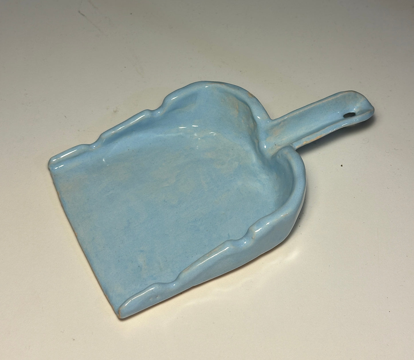 Dust pan ashtray